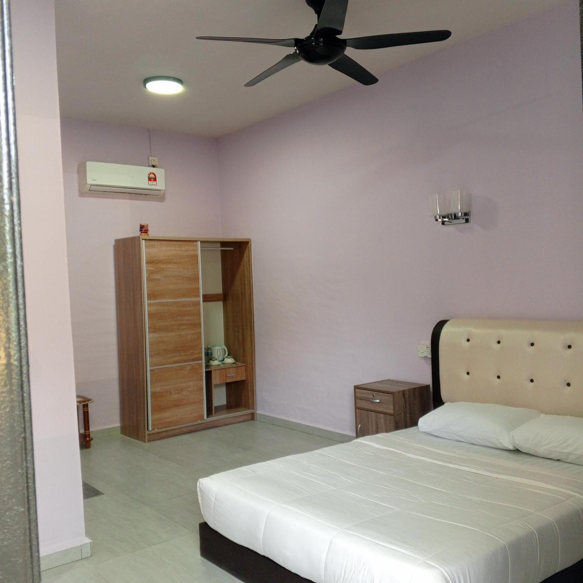 Sukau Tomanggong View Bed & Breakfast Bilik gambar