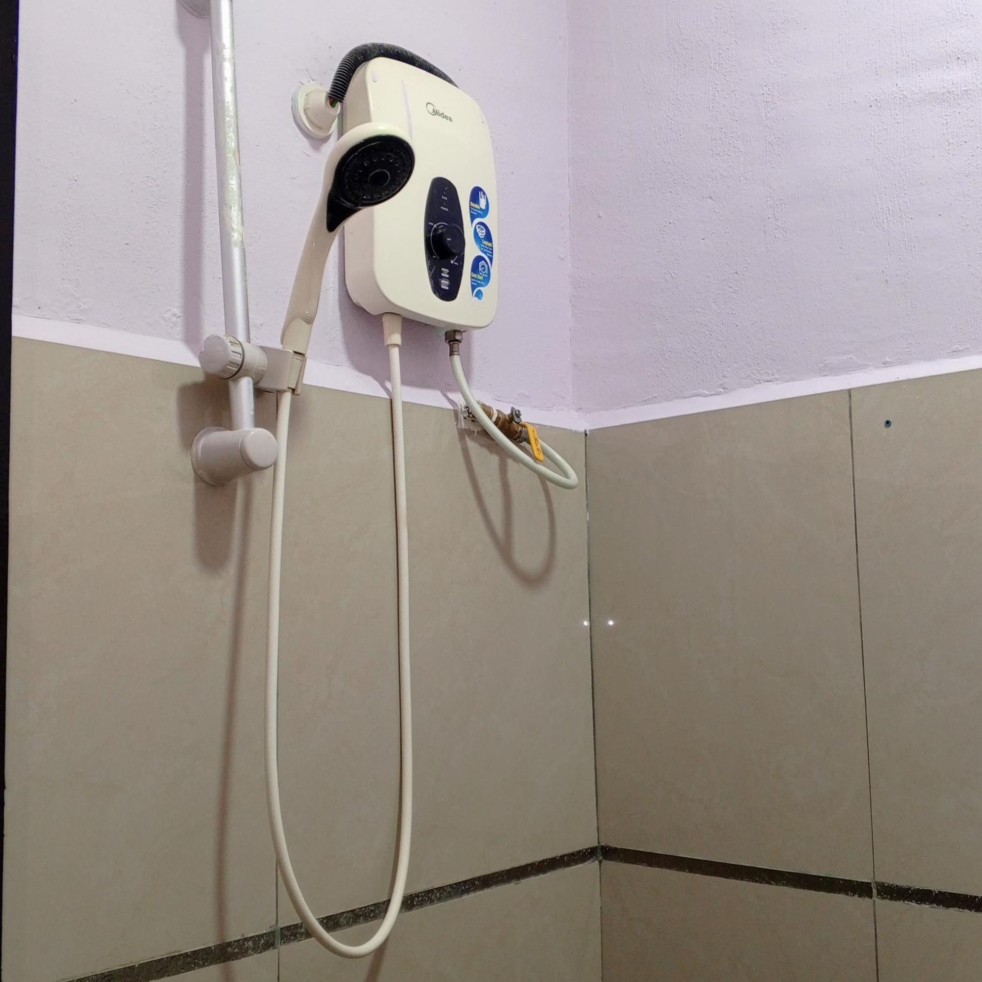Sukau Tomanggong View Bed & Breakfast Bilik gambar