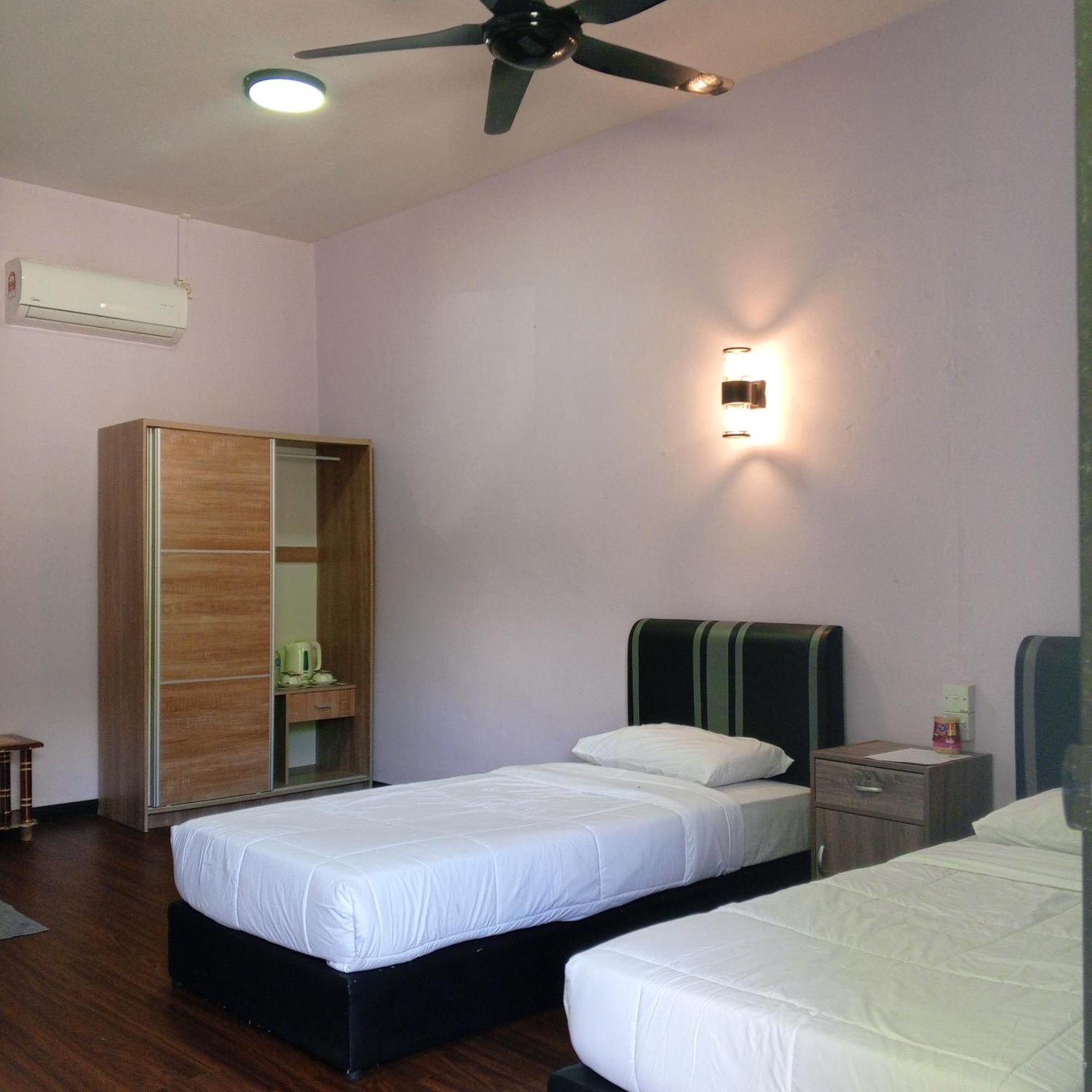 Sukau Tomanggong View Bed & Breakfast Bilik gambar